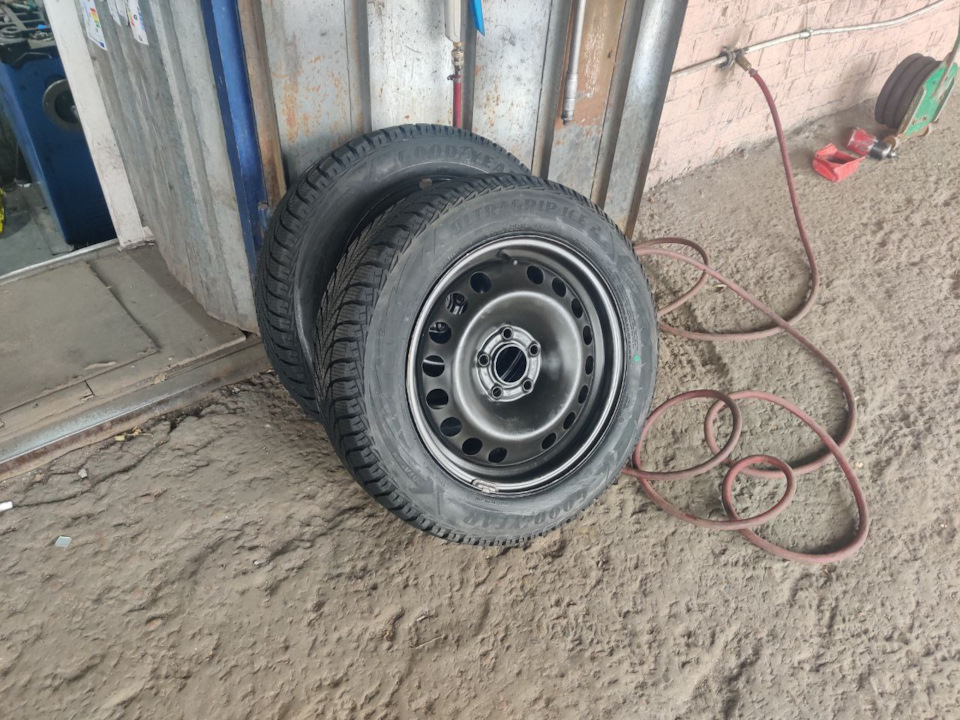 Зимова гума GOODYEAR 2