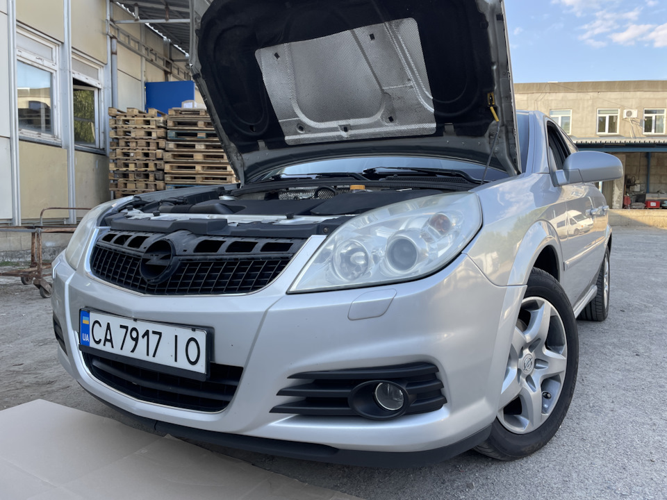 Рішітка радіатора Vauxhall) 4