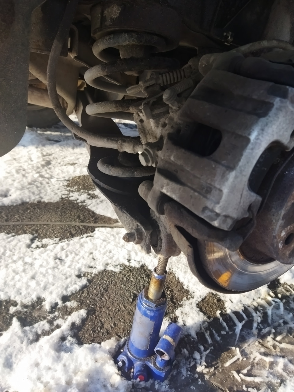 Заміна втулок заднього стабілізатора 3