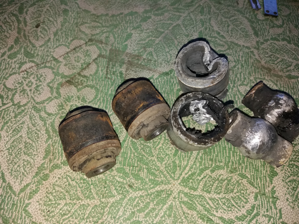 Заміна задніх зовнішніх сайлентблоків 3