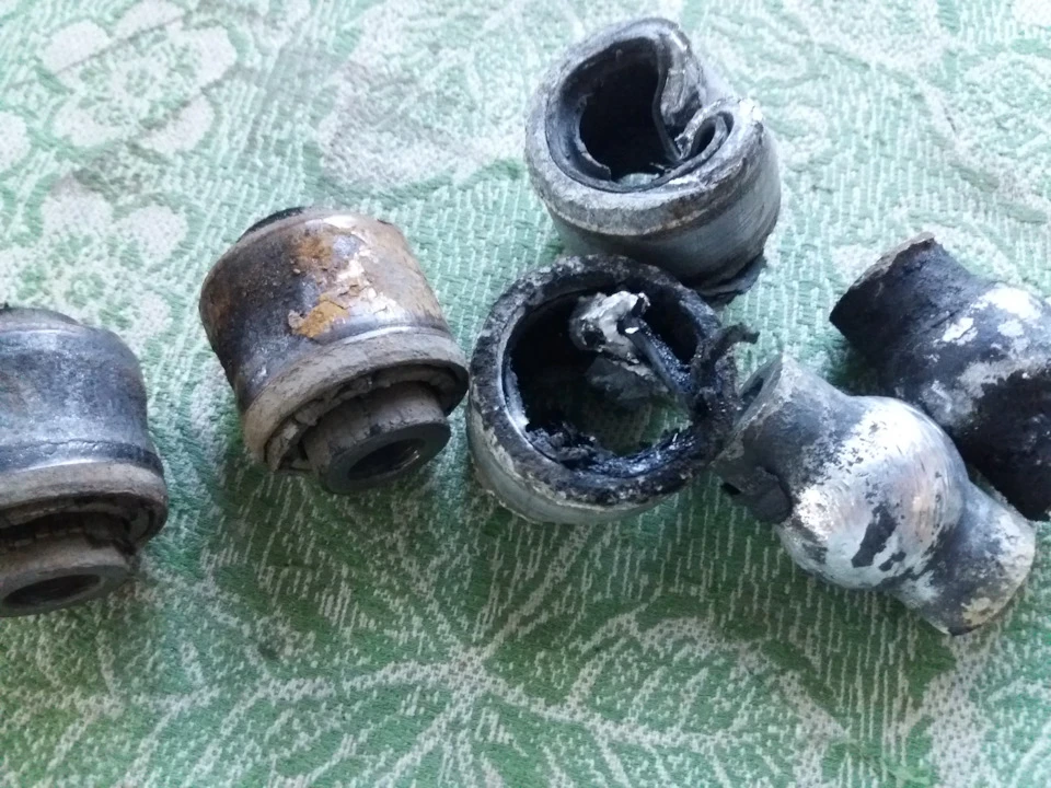 Заміна задніх зовнішніх сайлентблоків