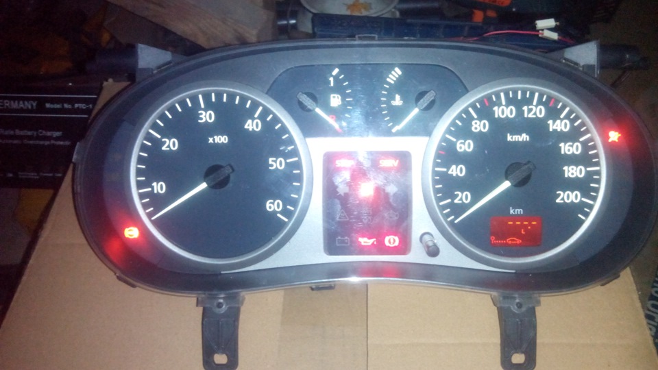 Приборка Renaul Trafic \ Opel Vivaro 1