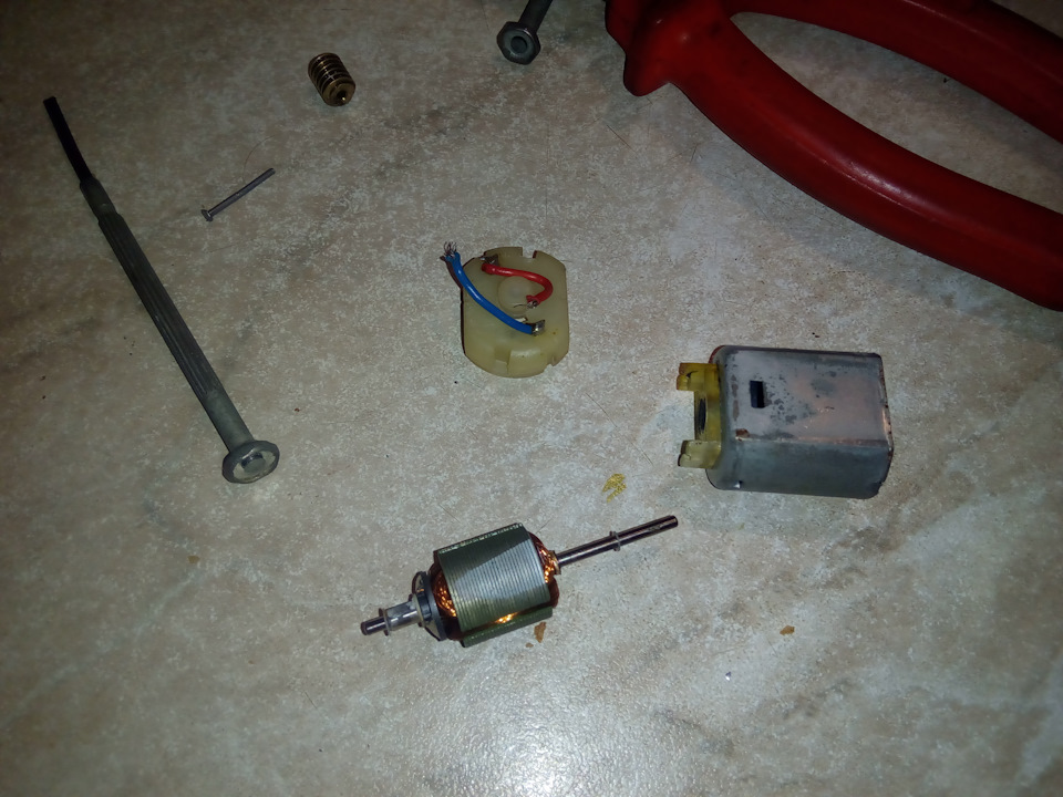 І знову моторчик рецеркуляції повітря та чистка кондиціонера 1
