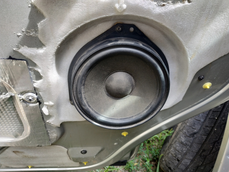 Заміна штатних динаміків на BOSE 2