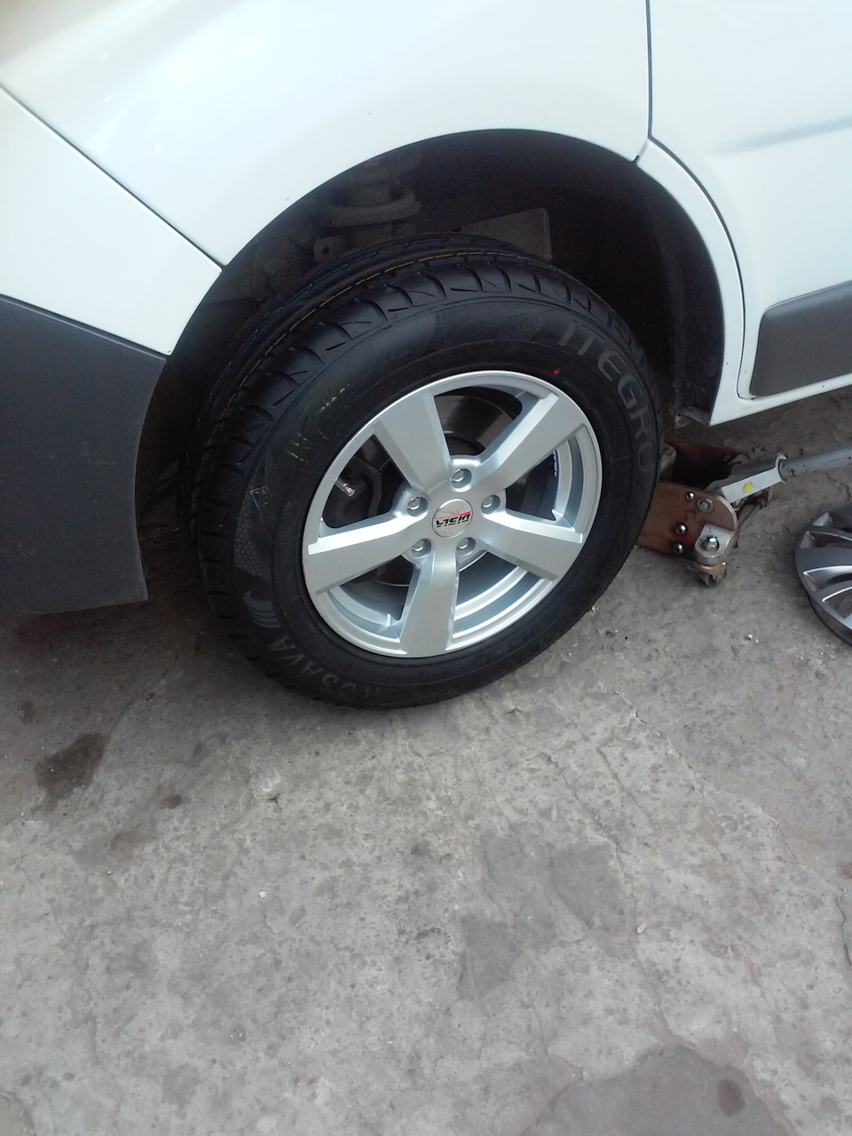 Ну і нова літня гума Rosava Itegro 98V 215 65 r 16 2
