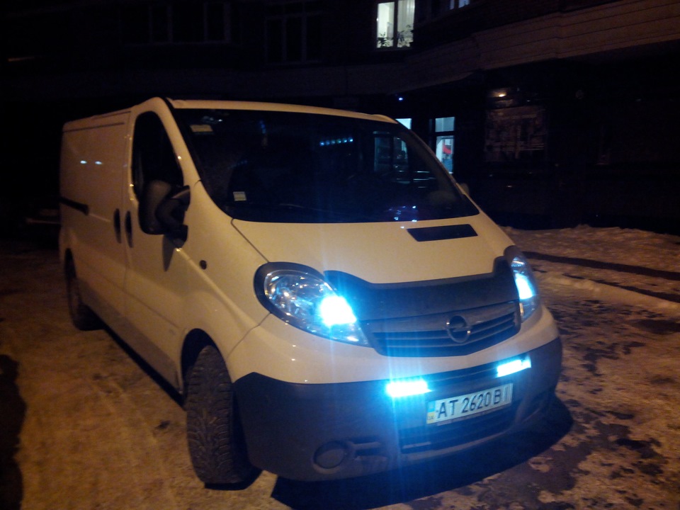 Дневні ходові вогні на Opel Vivaro та світлодіоди в габарити. 3