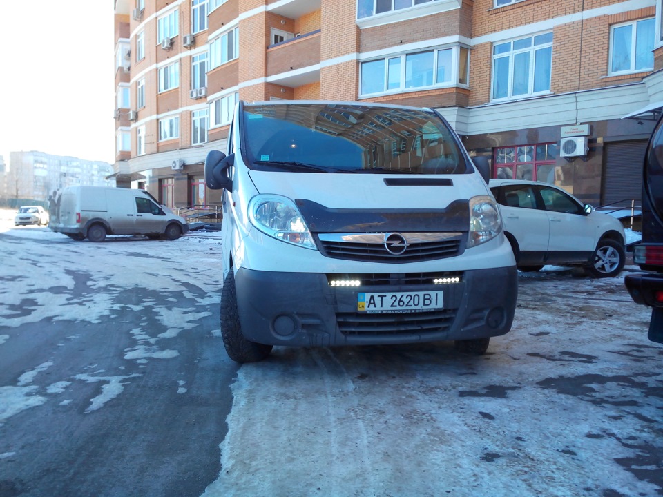 Дневні ходові вогні на Opel Vivaro та світлодіоди в габарити. 1