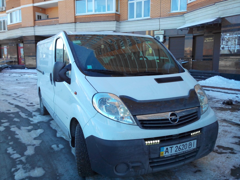 Дневні ходові вогні на Opel Vivaro та світлодіоди в габарити. 2
