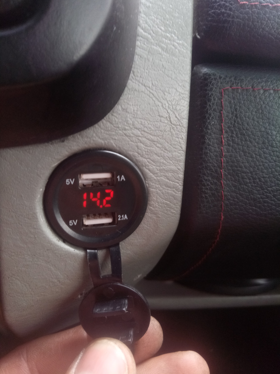 USB заряджання + вольтметр 1