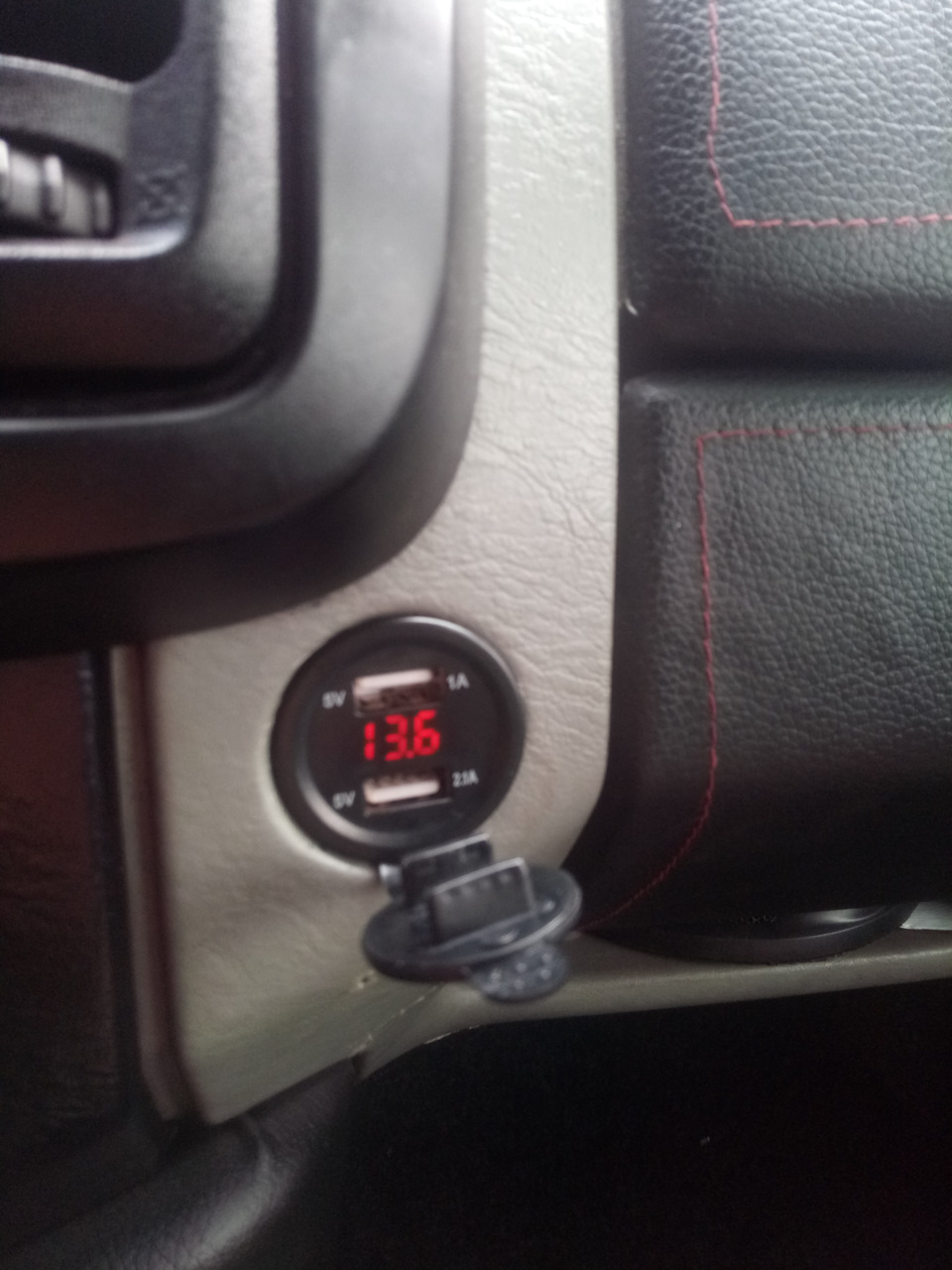 USB заряджання + вольтметр 2