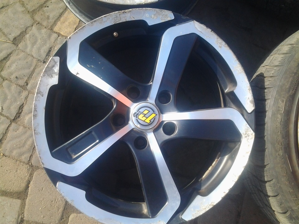 Продав свої диски DOTZ R17 3