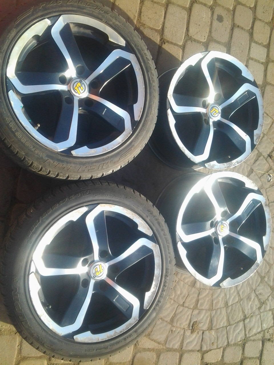 Продав свої диски DOTZ R17 2
