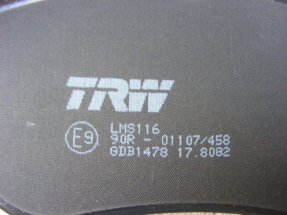 Прийшли передні гальмівні колодки TRW 4