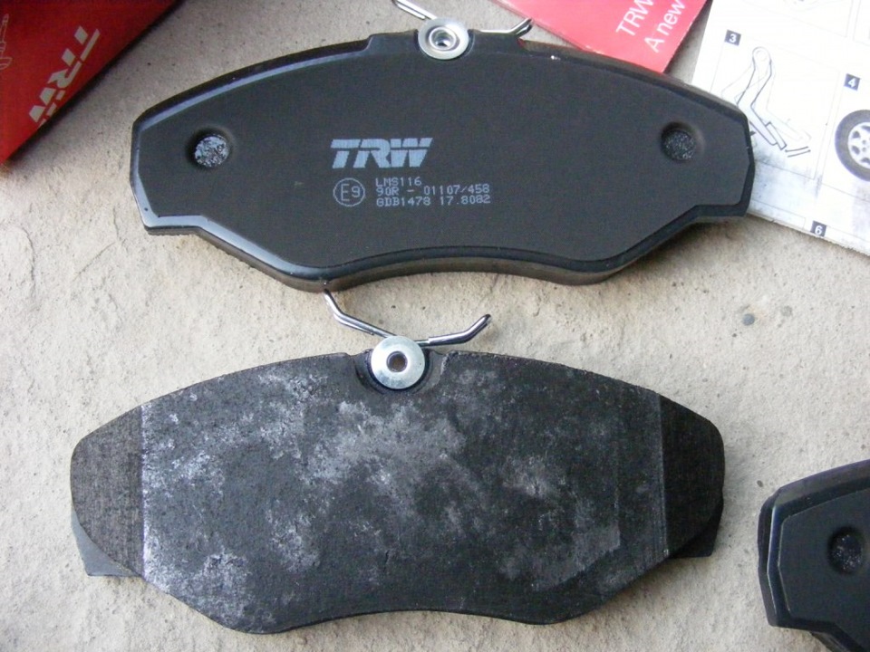 Прийшли передні гальмівні колодки TRW 5