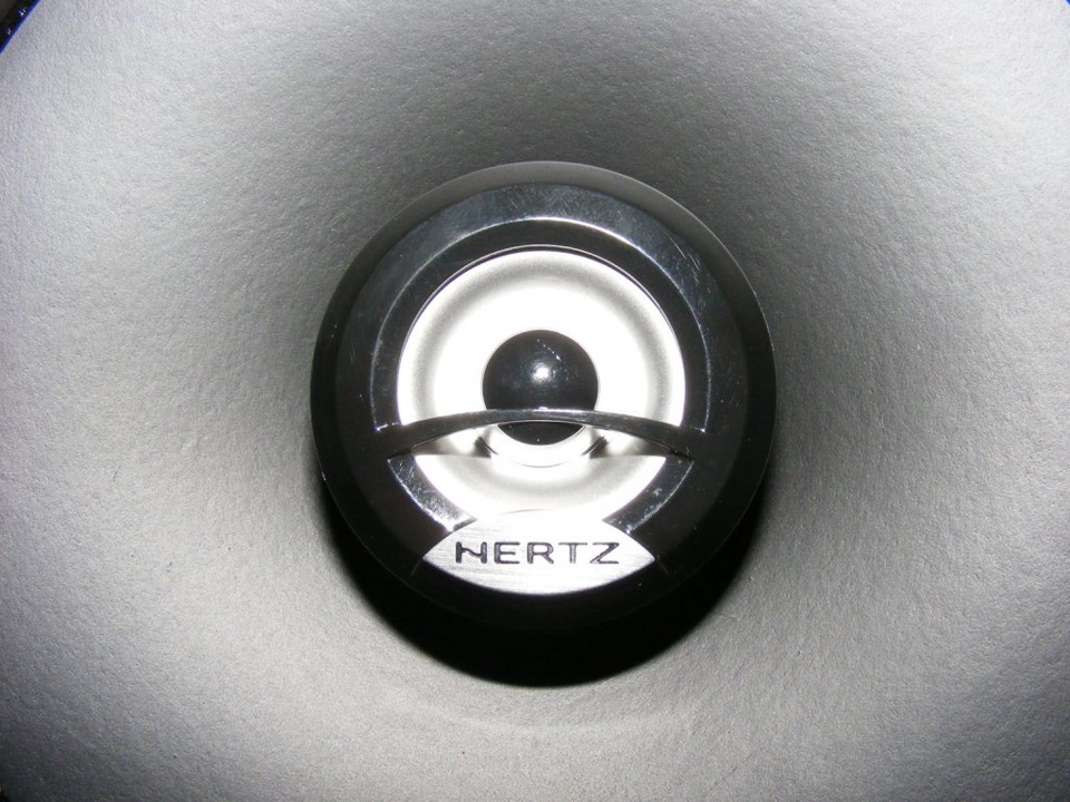 Заміна штатної акустики на Hertz Dieci 5