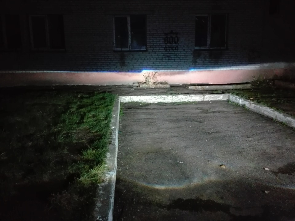 Бі-лінзи з дявольським підсвічуванням та ангельськими вічками 5