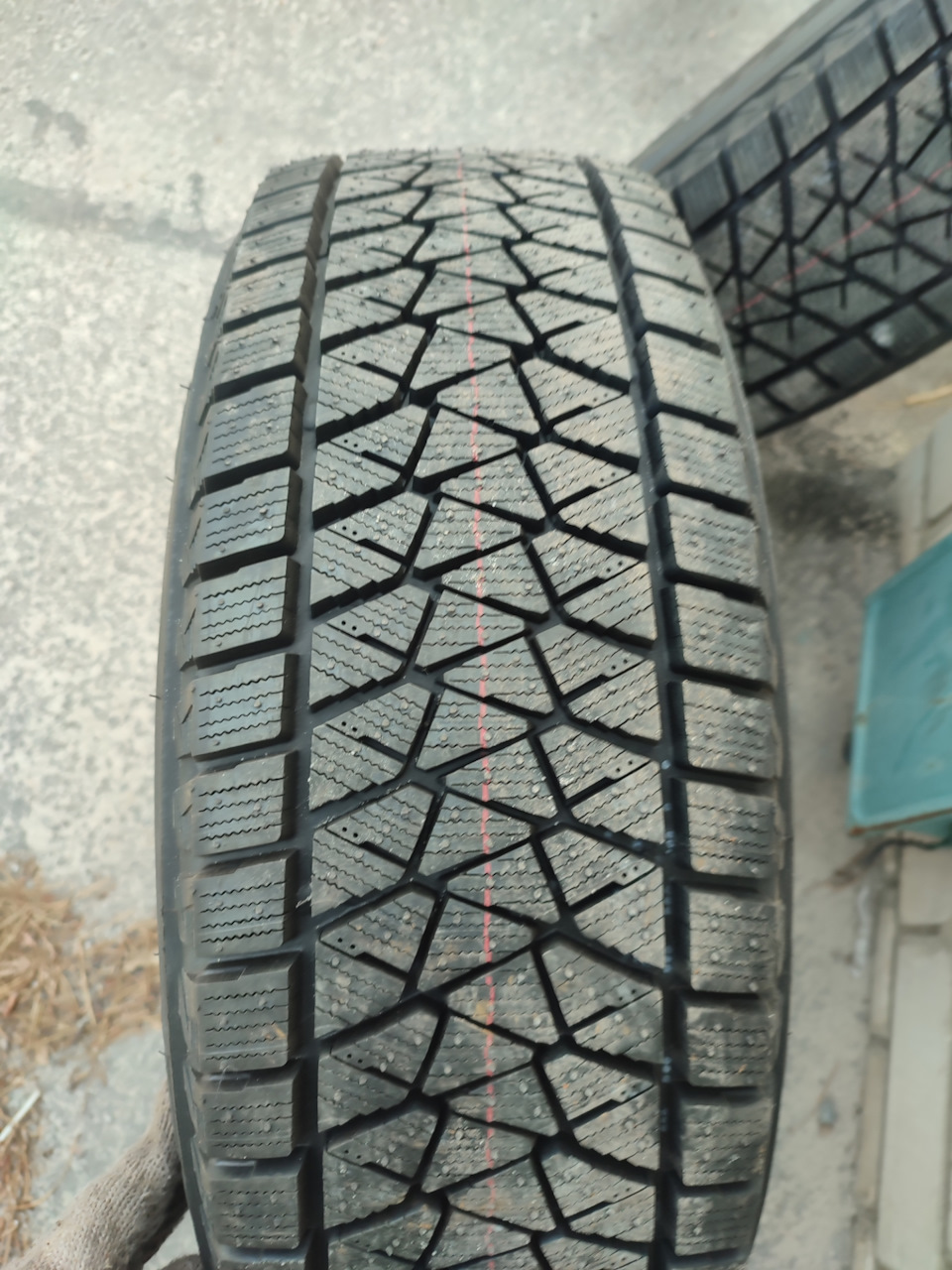 Зимова гума Bridgestone dm v2 3