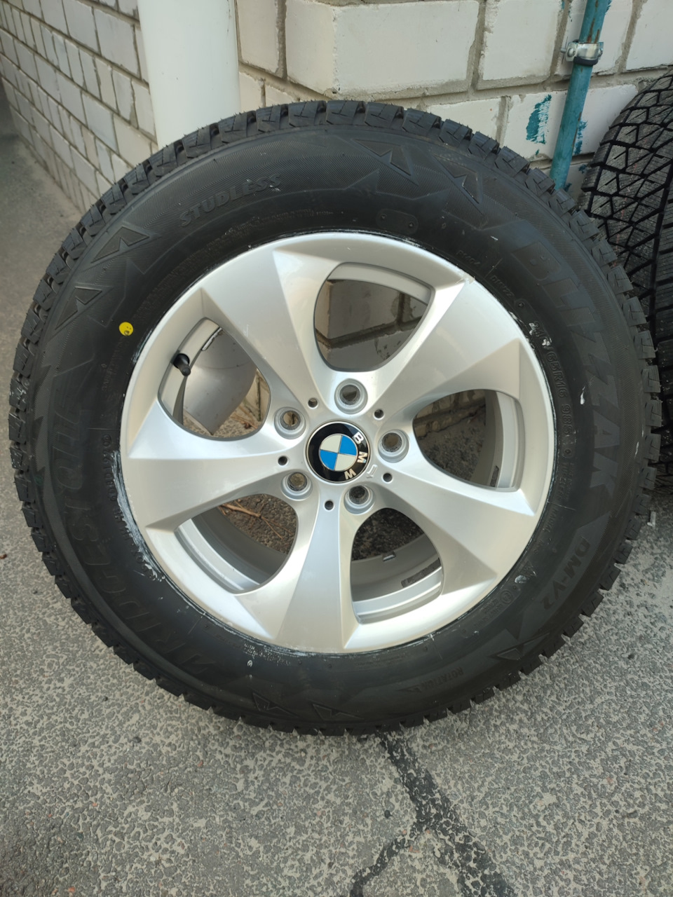 Зимова гума Bridgestone dm v2 1