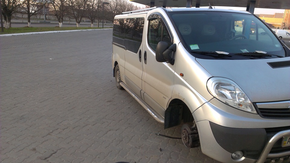 Перша зимова гума Bridgestone Blizzak DM-V1 215/70 R16 (100 R) 4