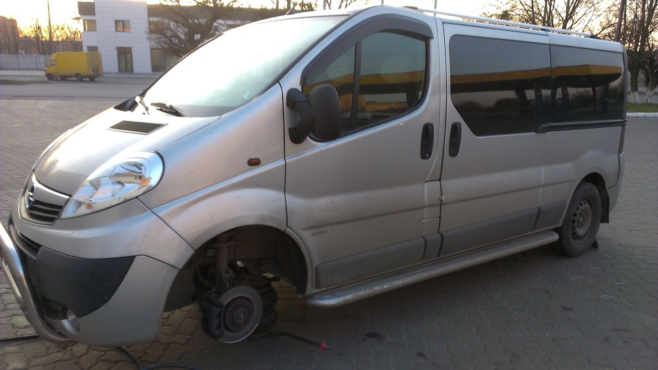 Перша зимова гума Bridgestone Blizzak DM-V1 215/70 R16 (100 R) 3