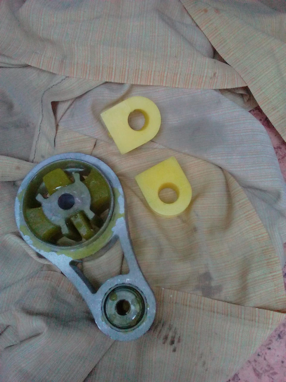 Подушки двигуна
