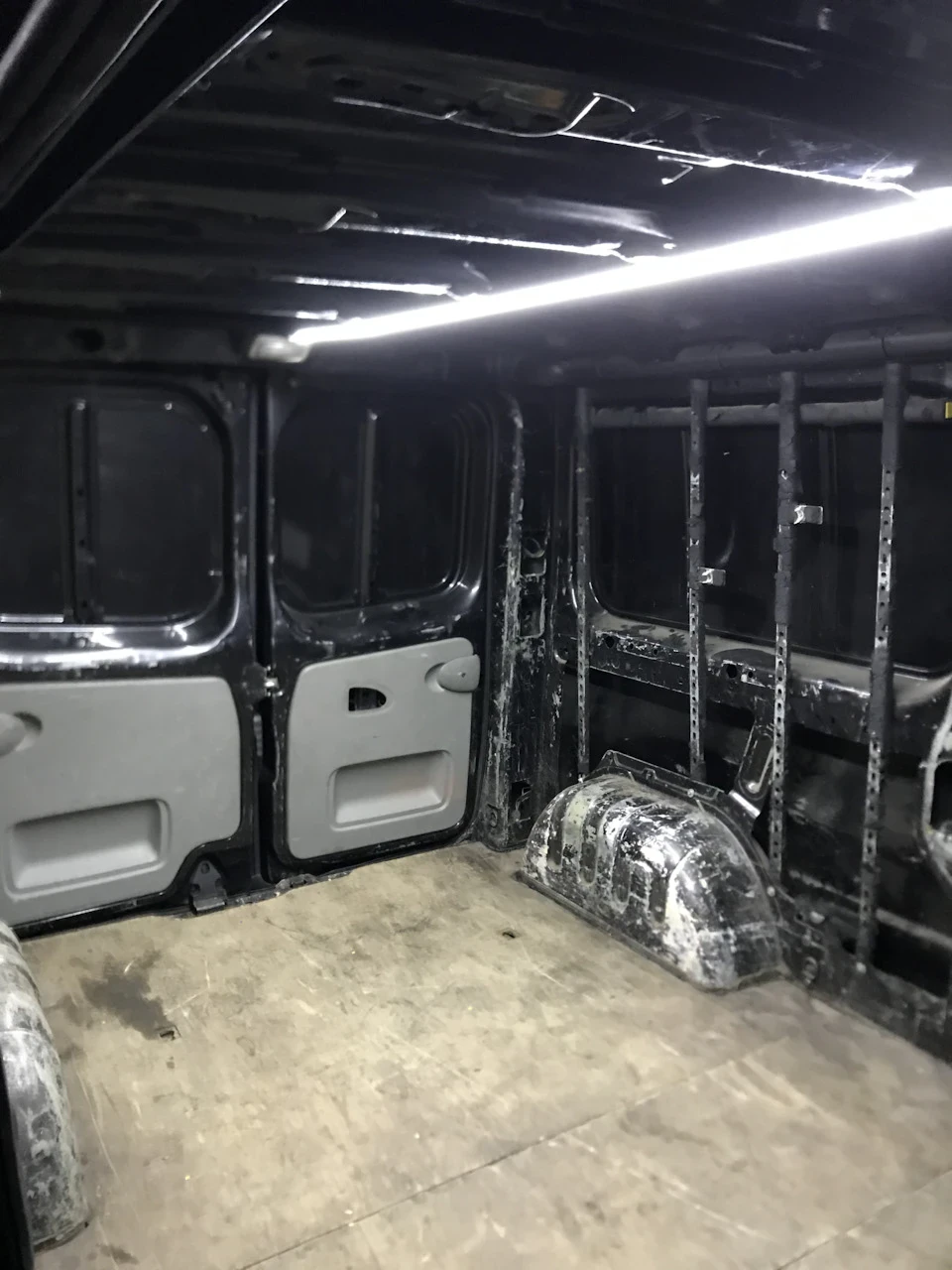 Обшивка вантажного відсіку