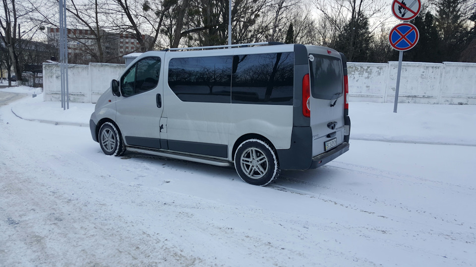 Плівка карбон на лючок бака 1
