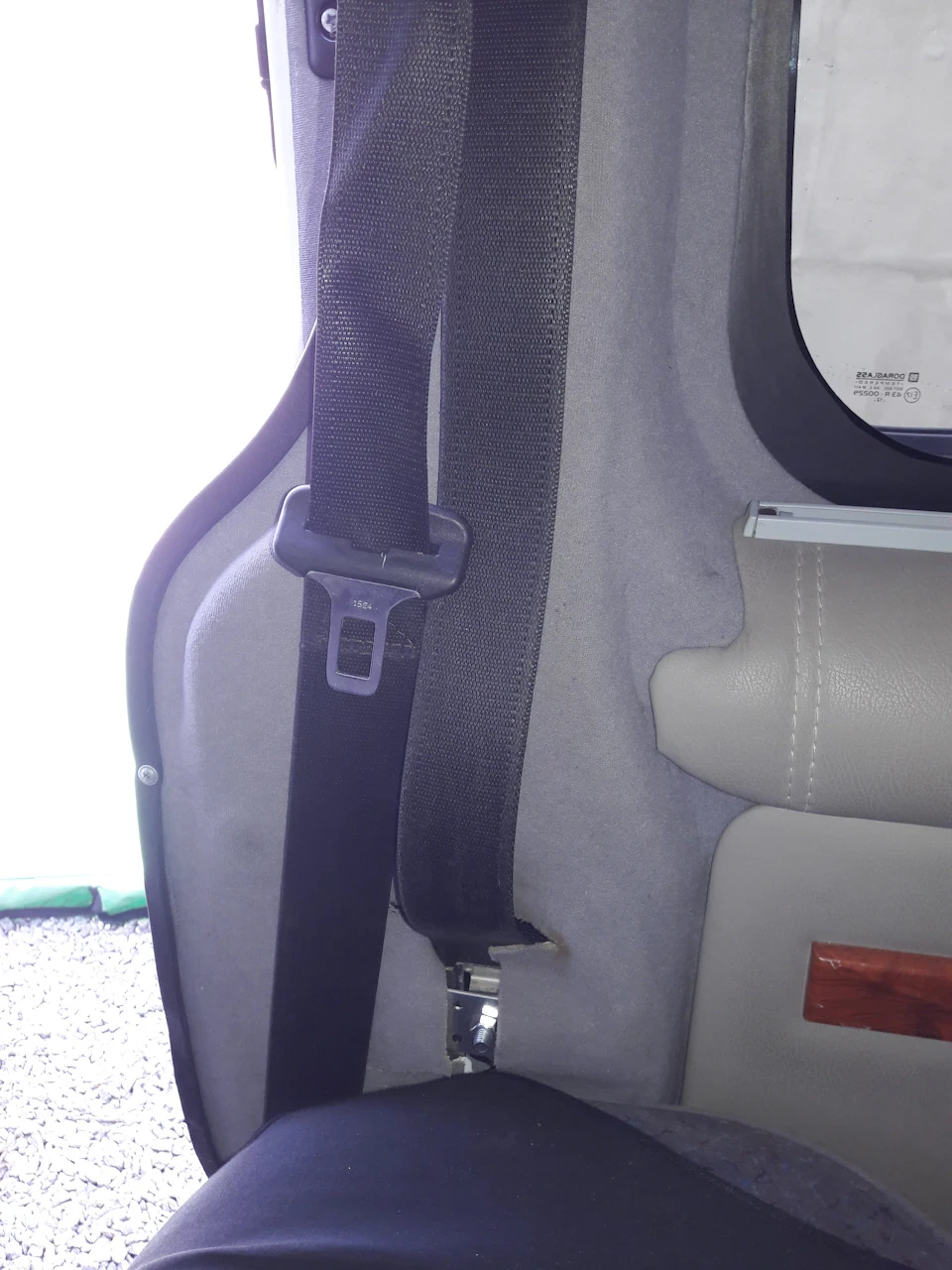 Ремені безпеки другого ряду Opel Vivaro
