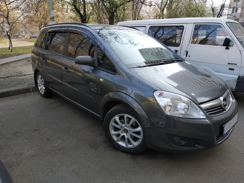 Впихнути невпихуемое, або три автокрісла на другому ряду Zafira B. 3