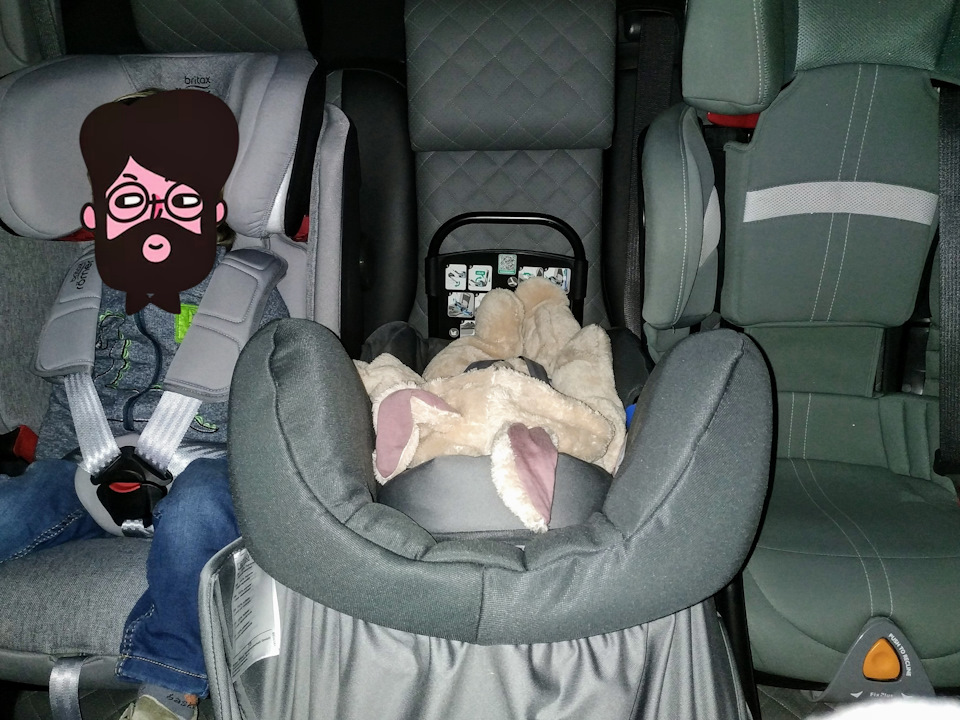 Впихнути невпихуемое, або три автокрісла на другому ряду Zafira B. 1