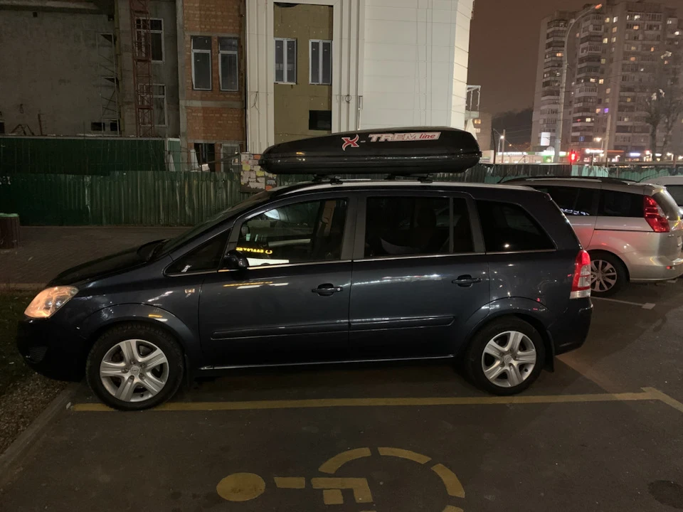 Витрата Zafira B з кофром і без.