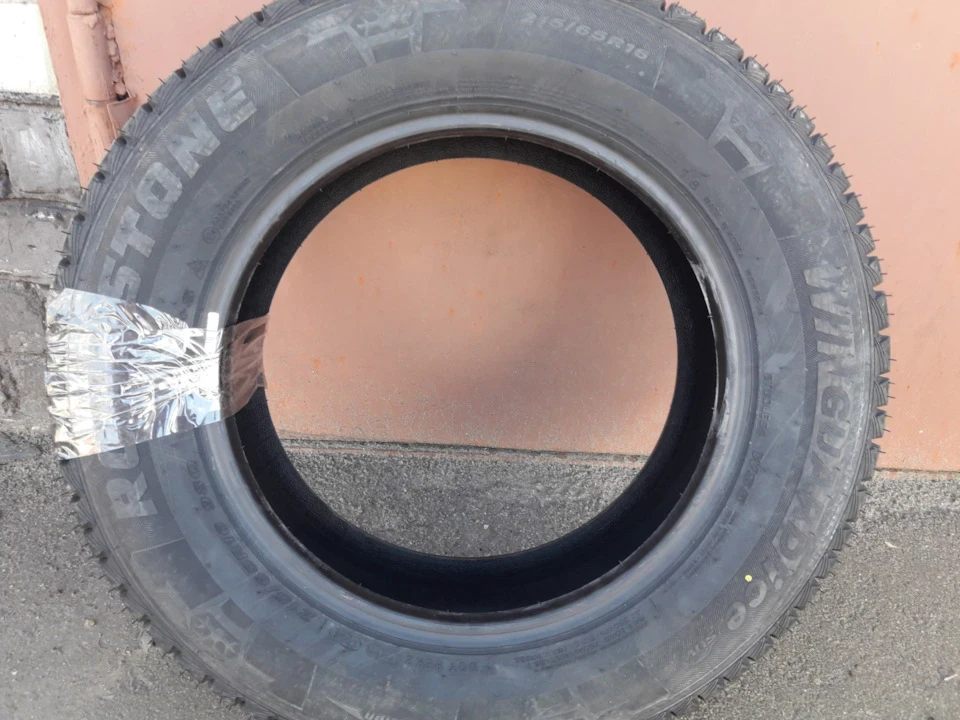 Зимові шини Roadstone Winguard Ice SUV 215/65 R16 98Q