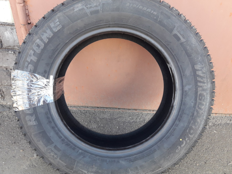 Зимові шини Roadstone Winguard Ice SUV 215/65 R16 98Q 1