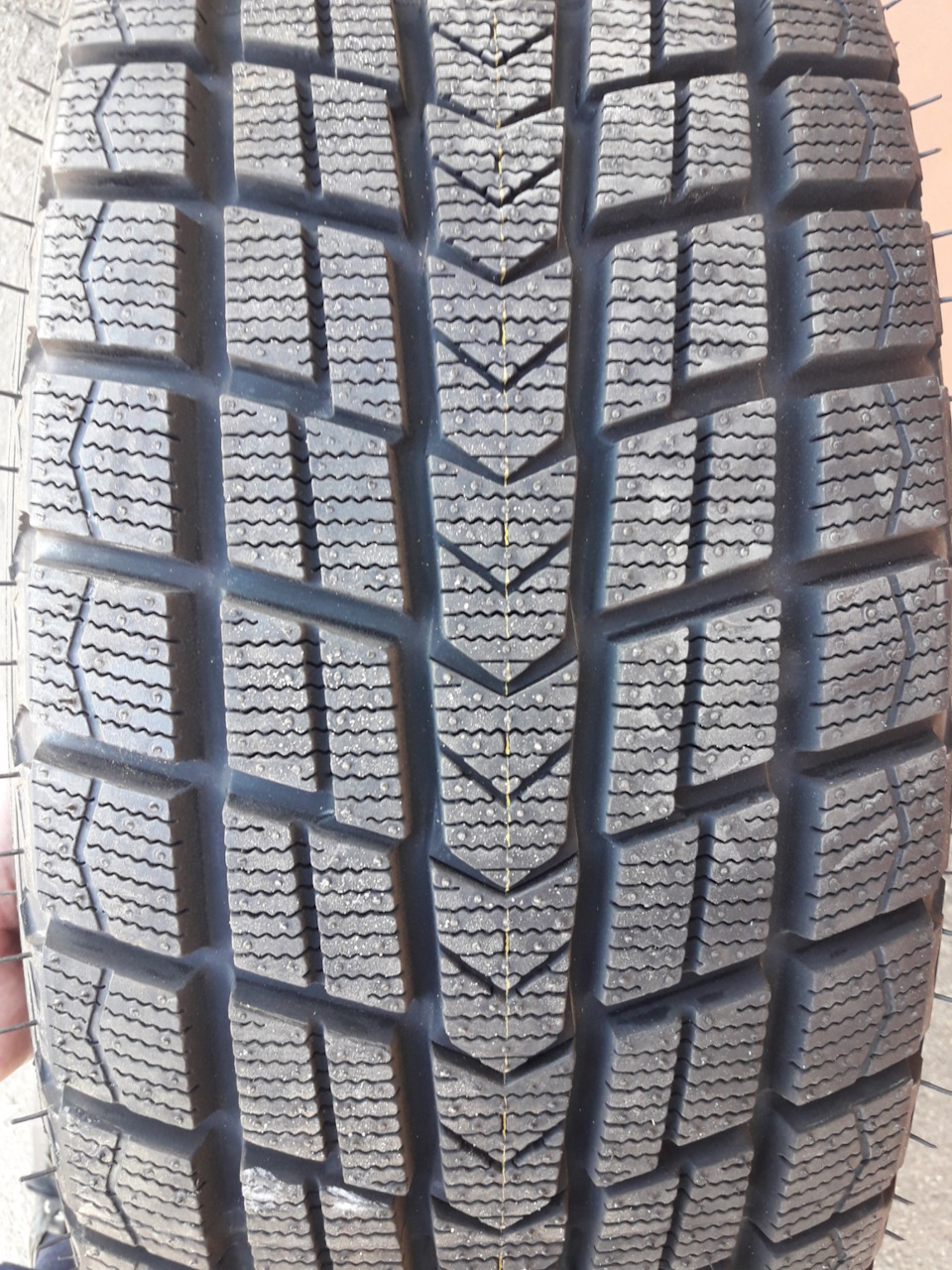 Зимові шини Roadstone Winguard Ice SUV 215/65 R16 98Q 2