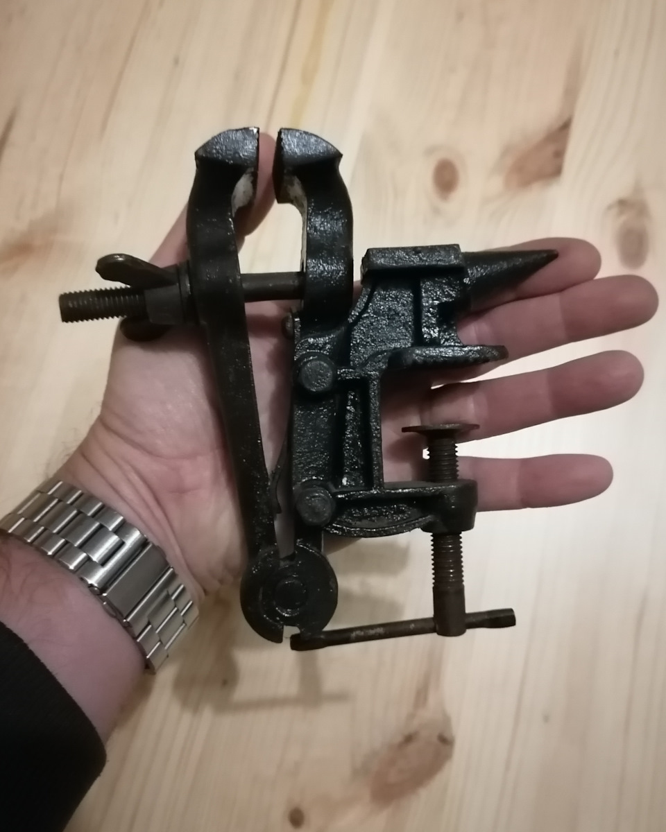 Мобільний інструмент - тиски made in USSR 2
