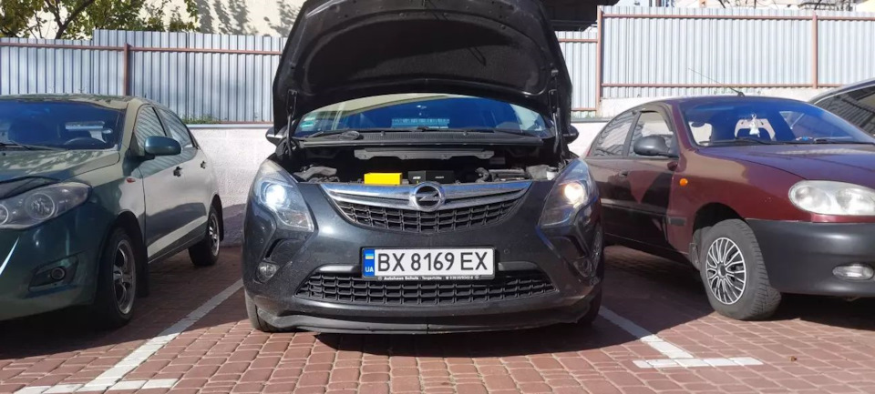 Заміна ламп ближнього/дальнього світла LED HIR2 2