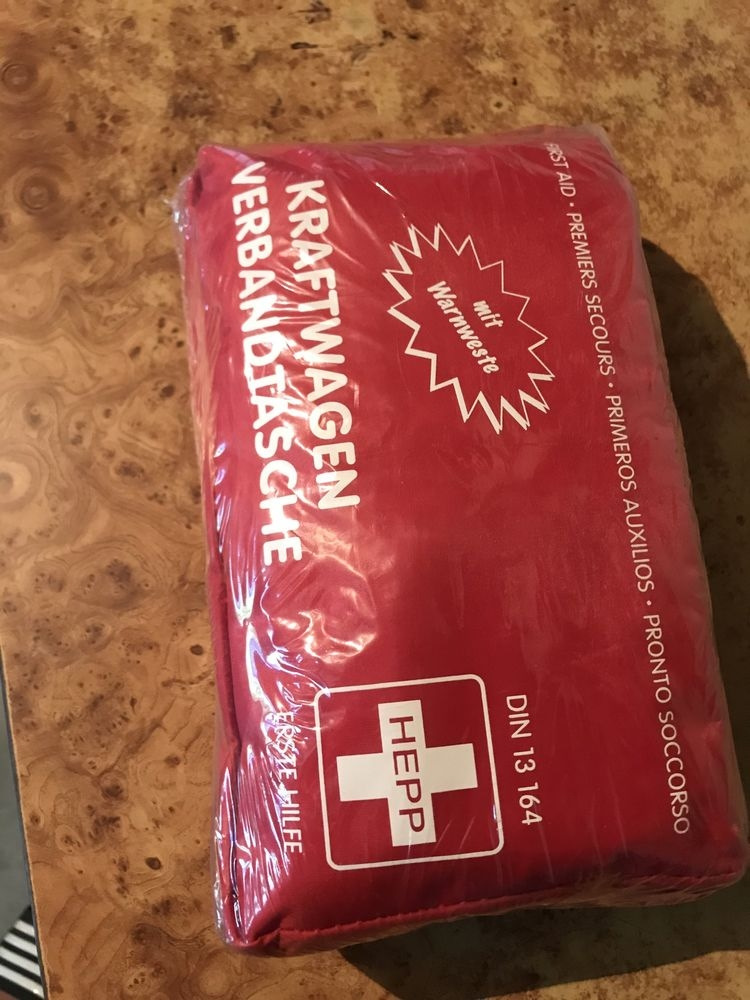 Аптечка в нішу багажника 2