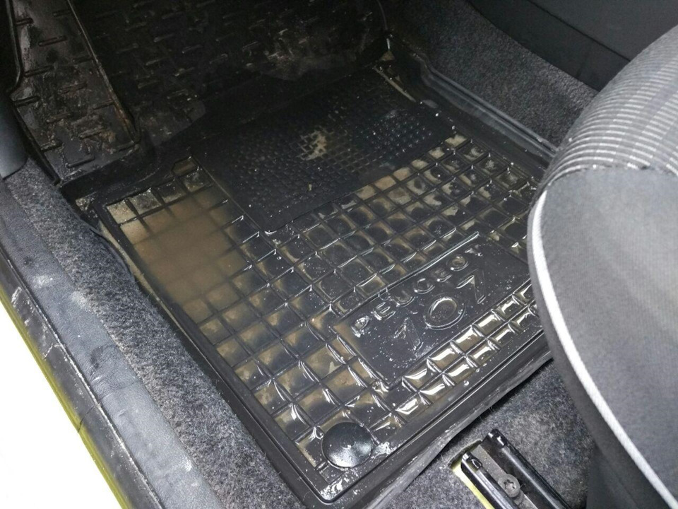 гумові килимки AutoGum через 3 міс 1