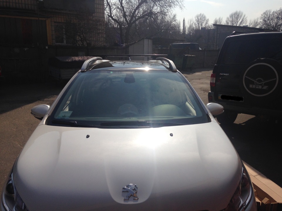 Дефлектори передніх дверей + Поперечні рейлінги (оригінал Peugeot 2008) 1