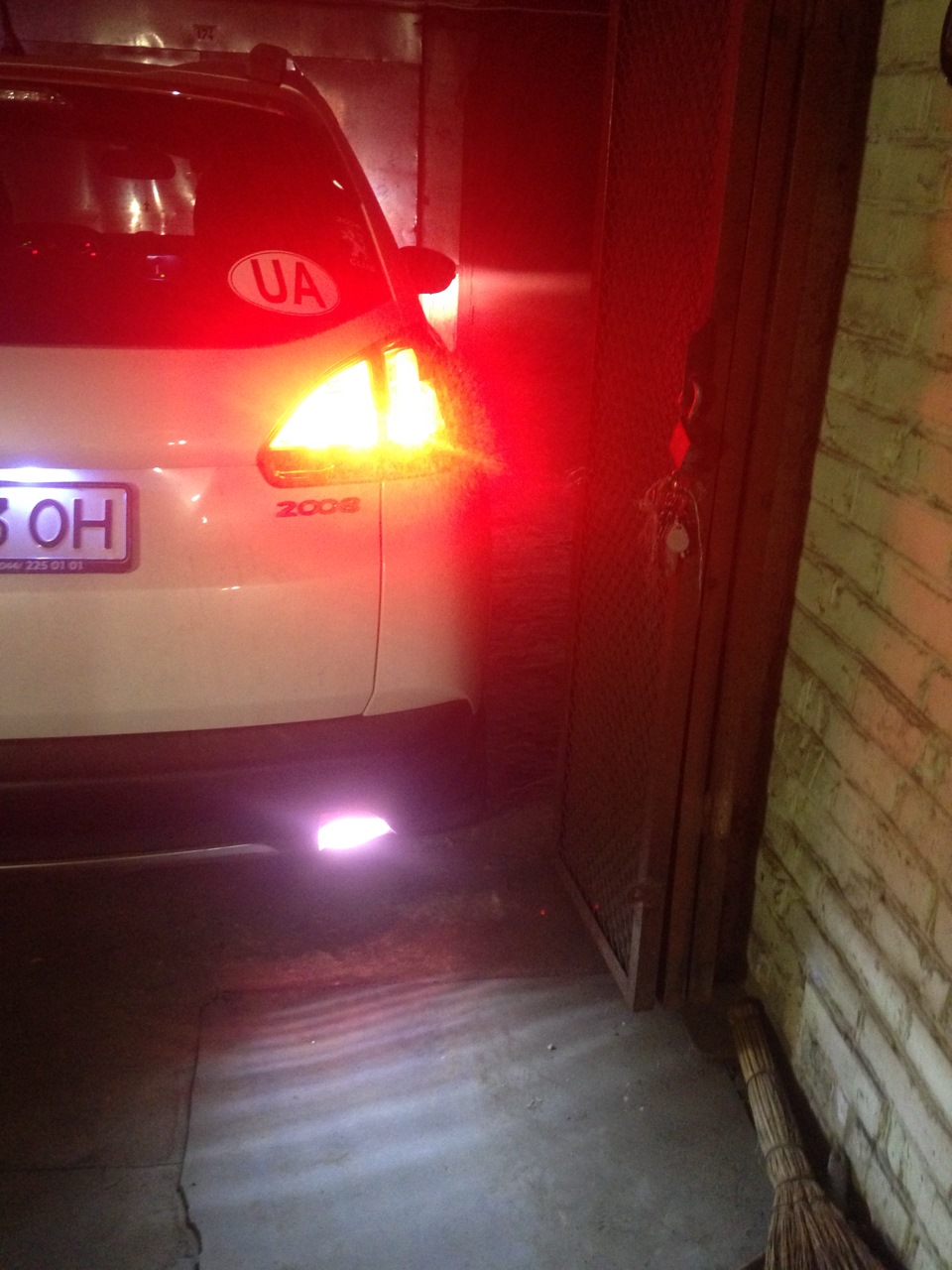 Продовжуємо тему LED (бардачок, ноги, задній хід) 5