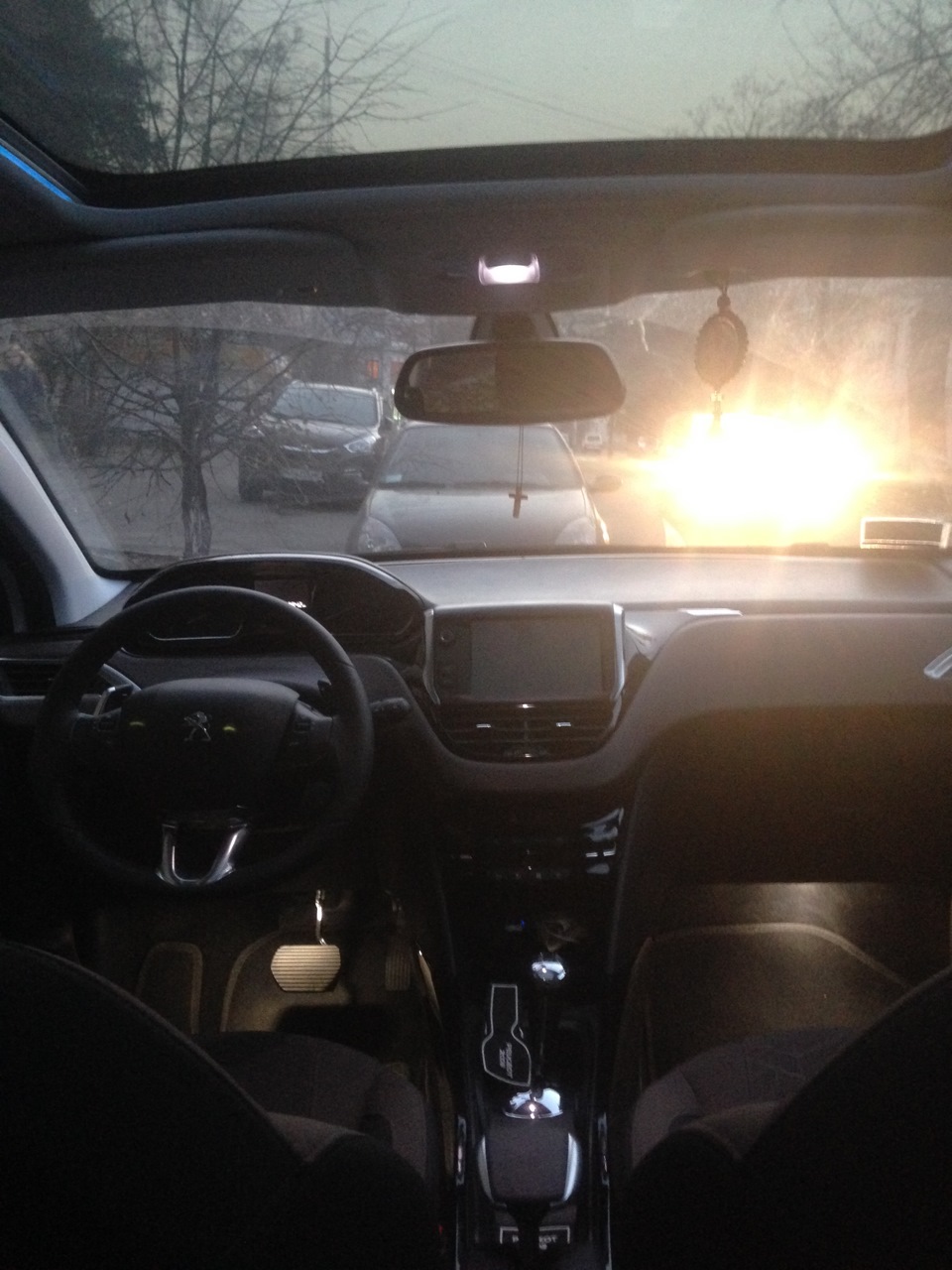 Продовжуємо тему LED (бардачок, ноги, задній хід) 1