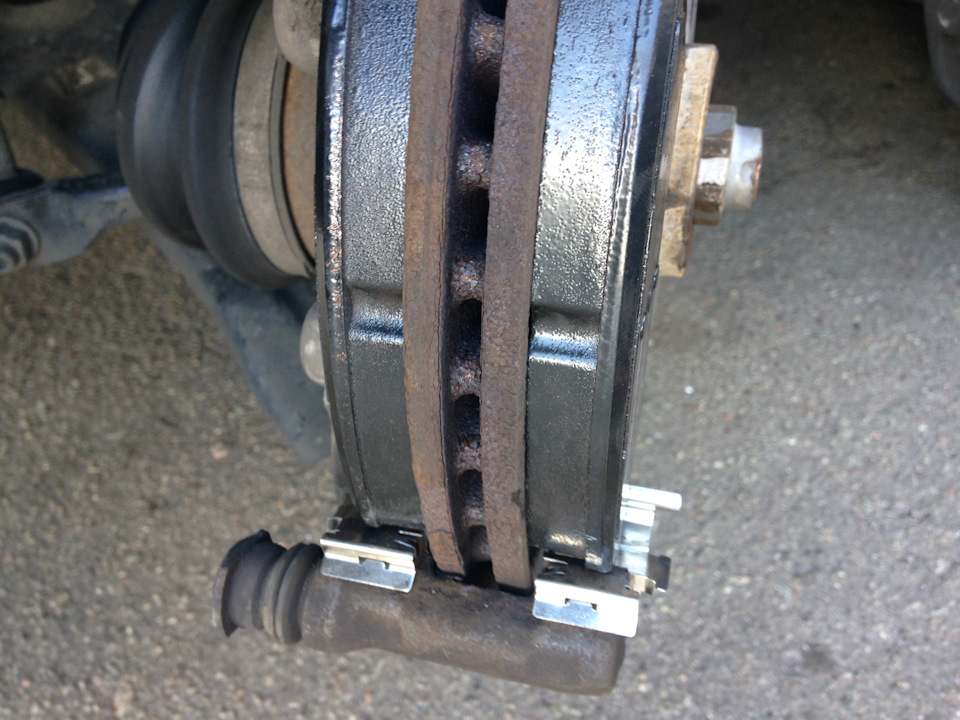 Заміна передніх гальмівних колодок на Brembo P 61066 4