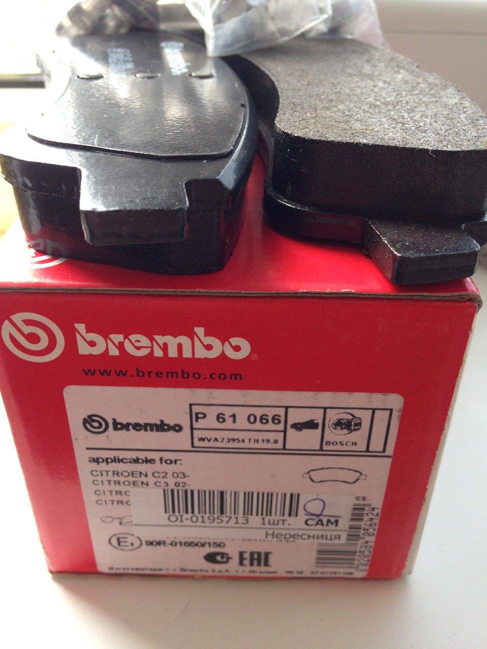 Заміна передніх гальмівних колодок на Brembo P 61066 3