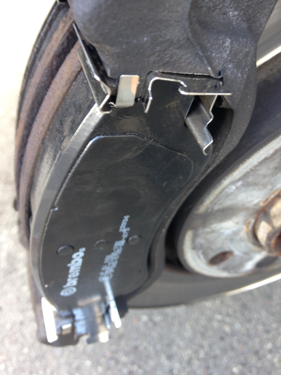 Заміна передніх гальмівних колодок на Brembo P 61066 5