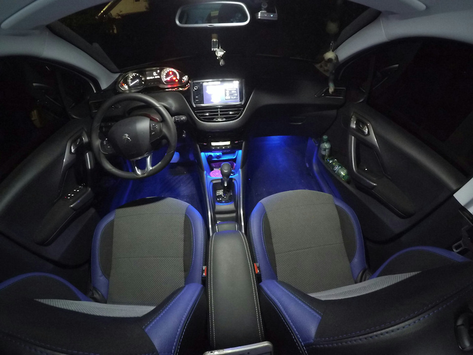 51. Підсвічування зони підсклянників у Peugeot 2008 4