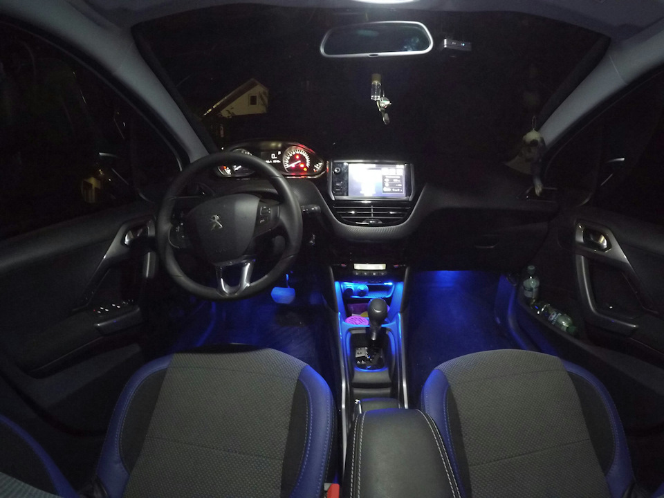 51. Підсвічування зони підсклянників у Peugeot 2008 5