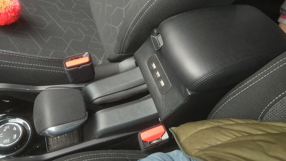 Китайський підлокітник для Peugeot 2008 4