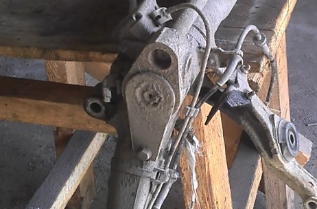 Потрібна допомога не можу зняти стабілізатор задньої балки 1
