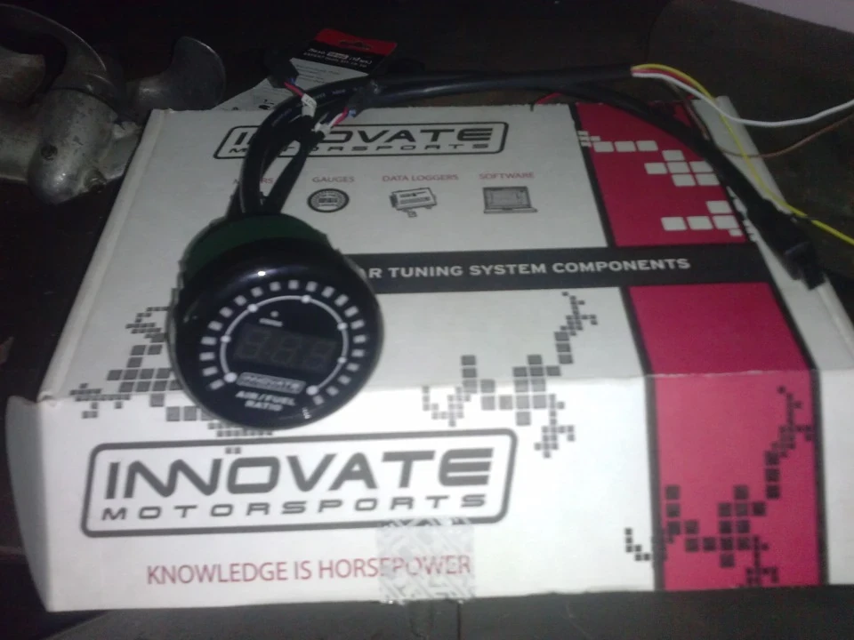 Пару правильних девайсів Innovate Motorsports Air/Fuel & Depo Racing Fuel Pressure