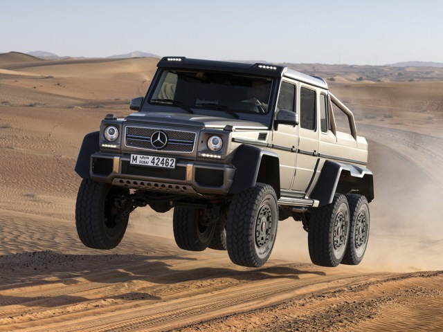трохи від Mercedes G63 6x6 в пежо. 1